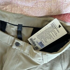 Men’s lululemon 9” khaki golf shorts - size 36